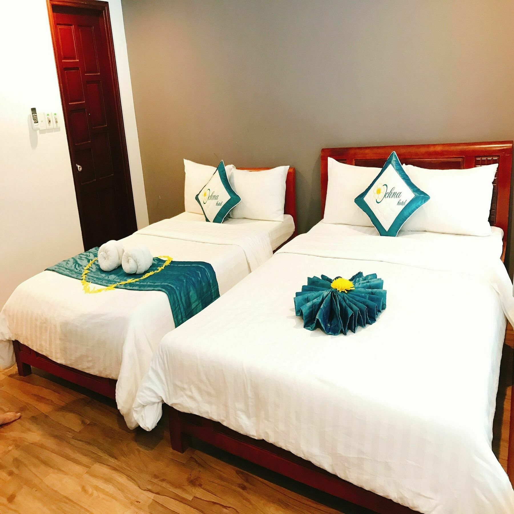 Khach San Gia Tot Da Nang Peaceful Hostel Exterior photo